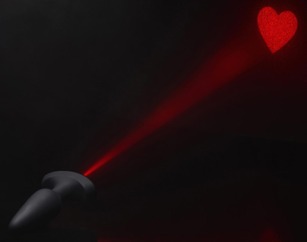 28x Laser Heart Silicone Anal Plug With Remote * Medium